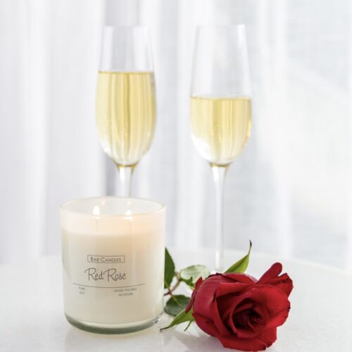 A beautiful classic scent of pure red roses. Have the scent of a bouquet of roses in your home all day every day.